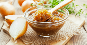 Mikä on Robert-kastike ja mitä ainesosia se sisältää: resepti kotona valmistamista varten