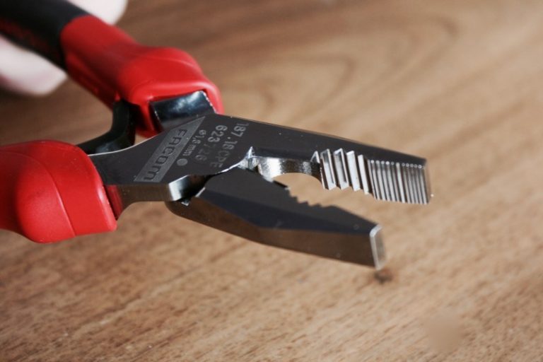 Enemmän lämpöä ja vähemmän lämmityskustannuksia. Tarvitset vain pihdit ja lyhyet ohjeet.