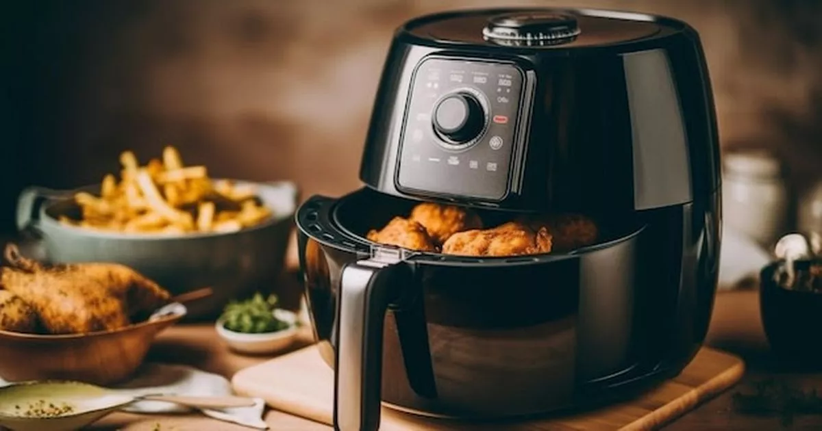 Tällä ilmakeittimen avulla voit valmistaa herkullisen aterian silmänräpäyksessä! Siinä on 8 ohjelmaa ja se on myynnissä alennettuun hintaan.