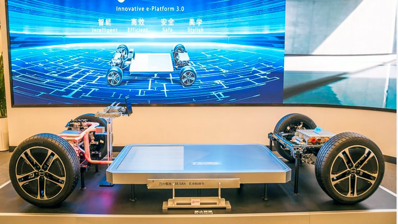 Sähköinen vallankumous: kiinalainen brändi myy ensimmäisen autonsa, jossa on kiinteä akku ja 1000 km:n toimintasäde