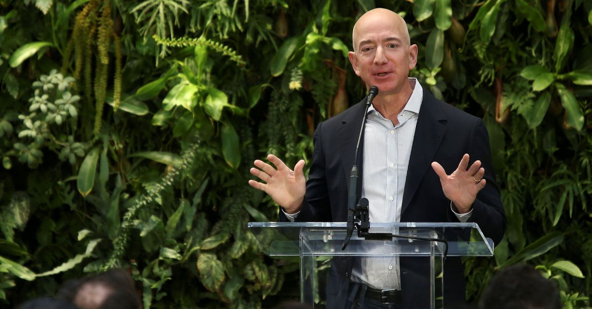 Jeff Bezos työmarkkinoiden tulevaisuudesta: ”On vain yksi työntekijätyyppi, jota tekoäly ei voi koskaan korvata.”