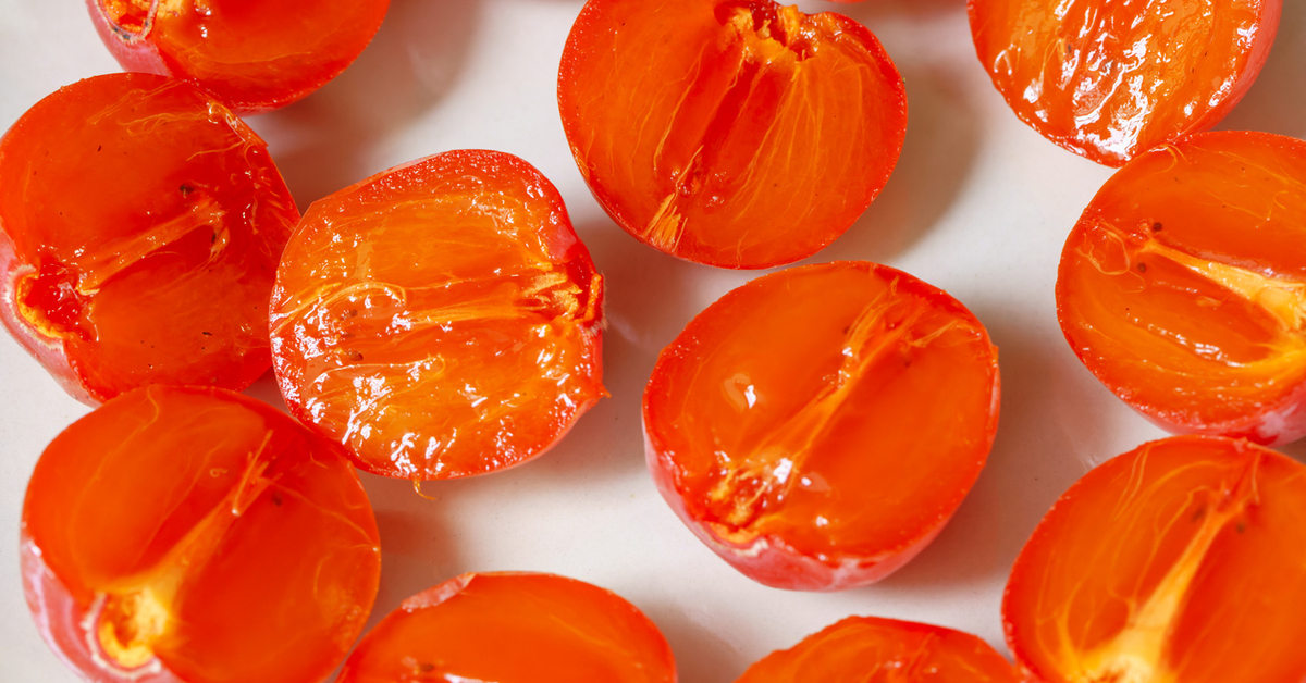 Kaki-hedelmän piilotetut täplät: kannattaako ne heittää pois vai voiko hedelmän silti syödä?