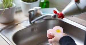 Ehkä käytät liikaa astianpesuainetta tietämättäsi: tässä on tarkka määrä, jota ei pidä ylittää!