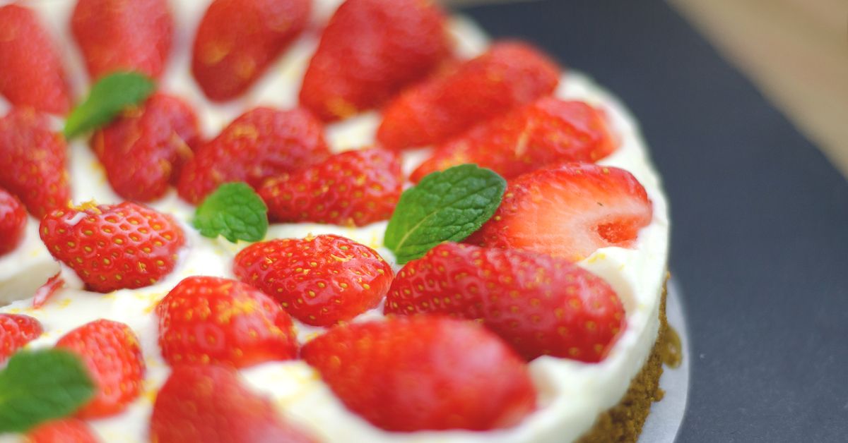 Helppo ja nopea: kuinka valmistaa tiramisu punaisista hedelmistä ilman uunia