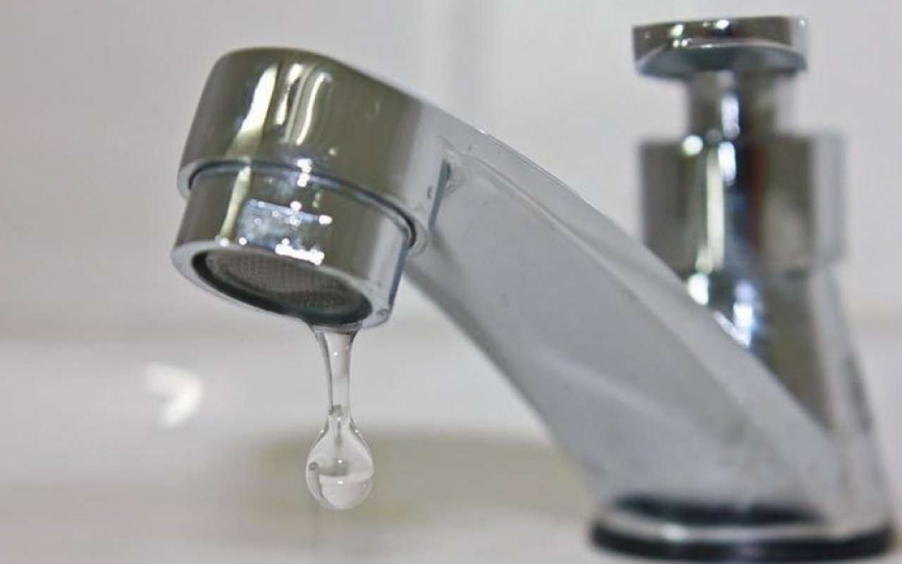 Luotettava tapa, jolla putkimiehet poistavat kalkkikiven hanista