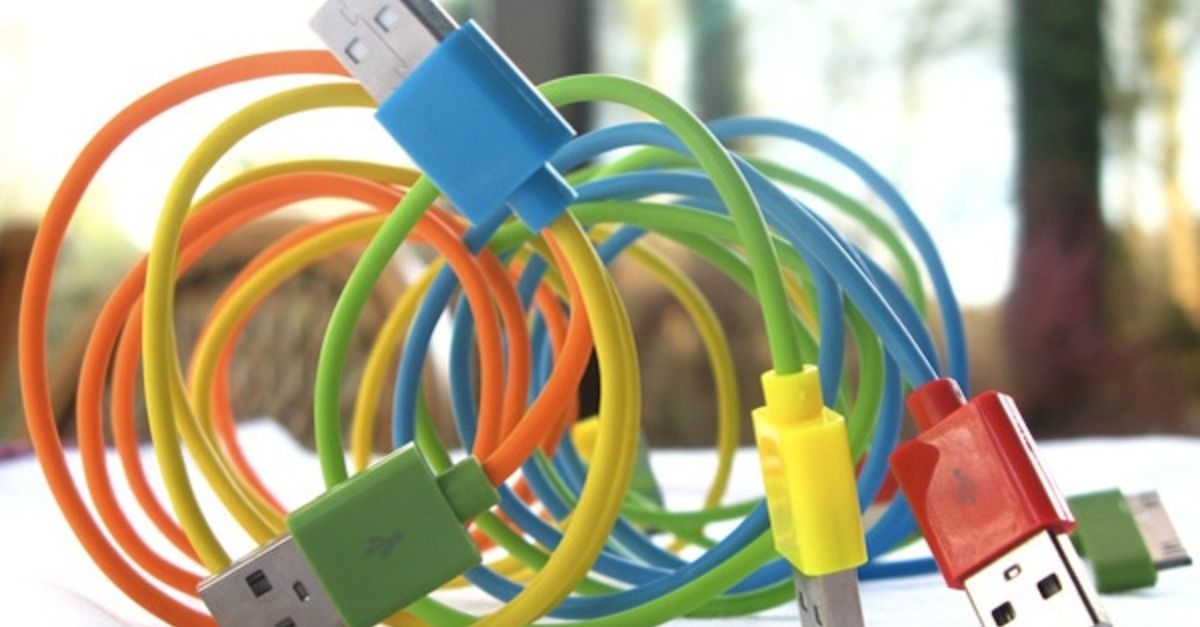 Ajat, jolloin USB-portin väri oli merkityksellinen, ovat ohi. Nykyään edes violetit (tai vihreät ja punaiset) portit eivät merkitse mitään.