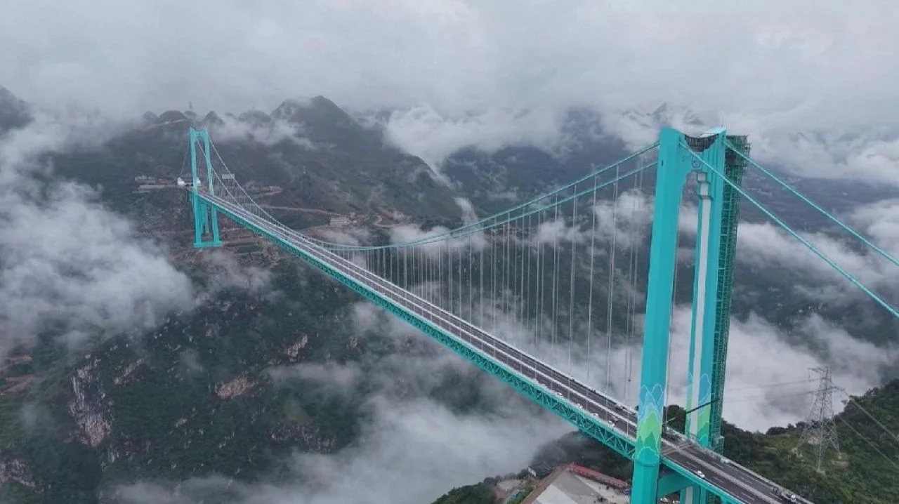 Kiina on avannut maailman pisimmän riippusillan!