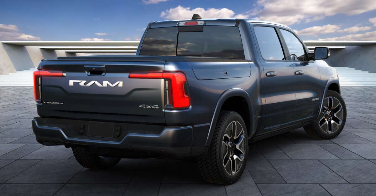 Ensimmäinen auto valmistui Australian uusimmalta tuotantolinjalta