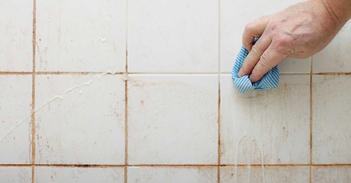 Sekoita yksi osa vetyperoksidia ja kolme osaa ruokasoodaa: miksi se on suositeltavaa ja mihin sitä käytetään