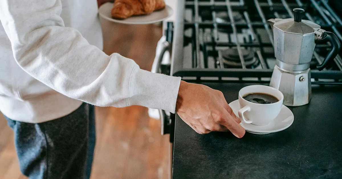 Kuinka valmistaa kahvia maidon kanssa suoraan geysir-kahvinkeittimessä