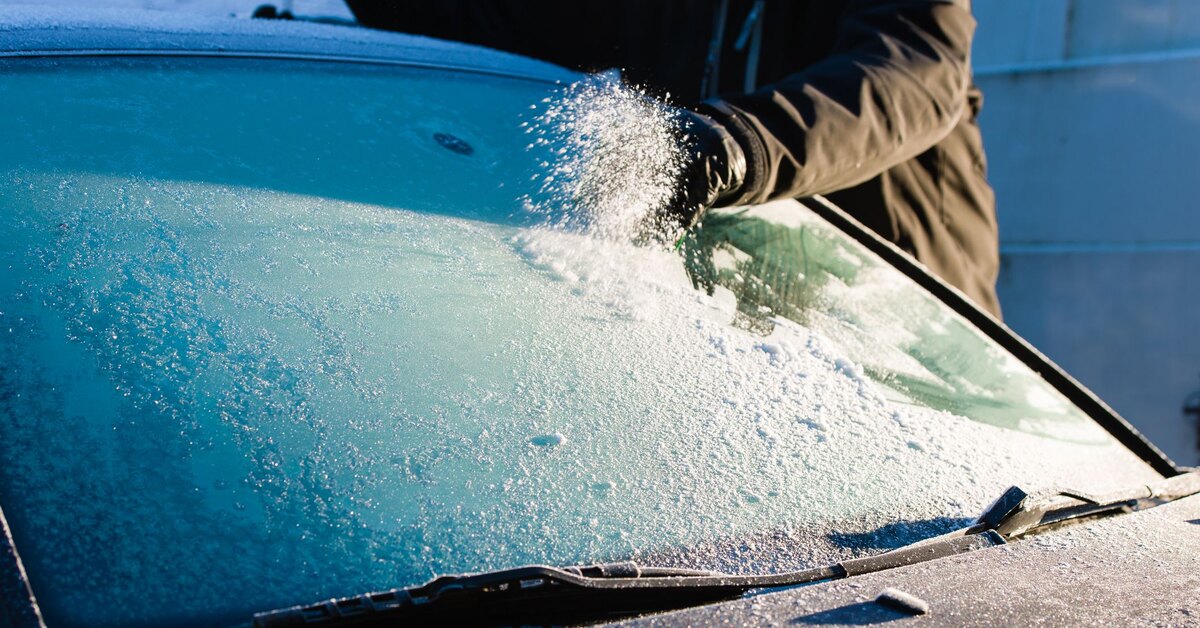 Kotitalouskeinot autojen ikkunoiden jäätymisen estämiseen. Tarvittavat ainekset löytyvät keittiöstäsi.