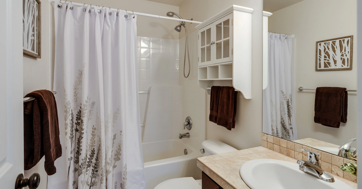 Hyvästi, verhot ja sermit: uusi trendi kylpyhuoneiden sisustuksessa on nousemassa