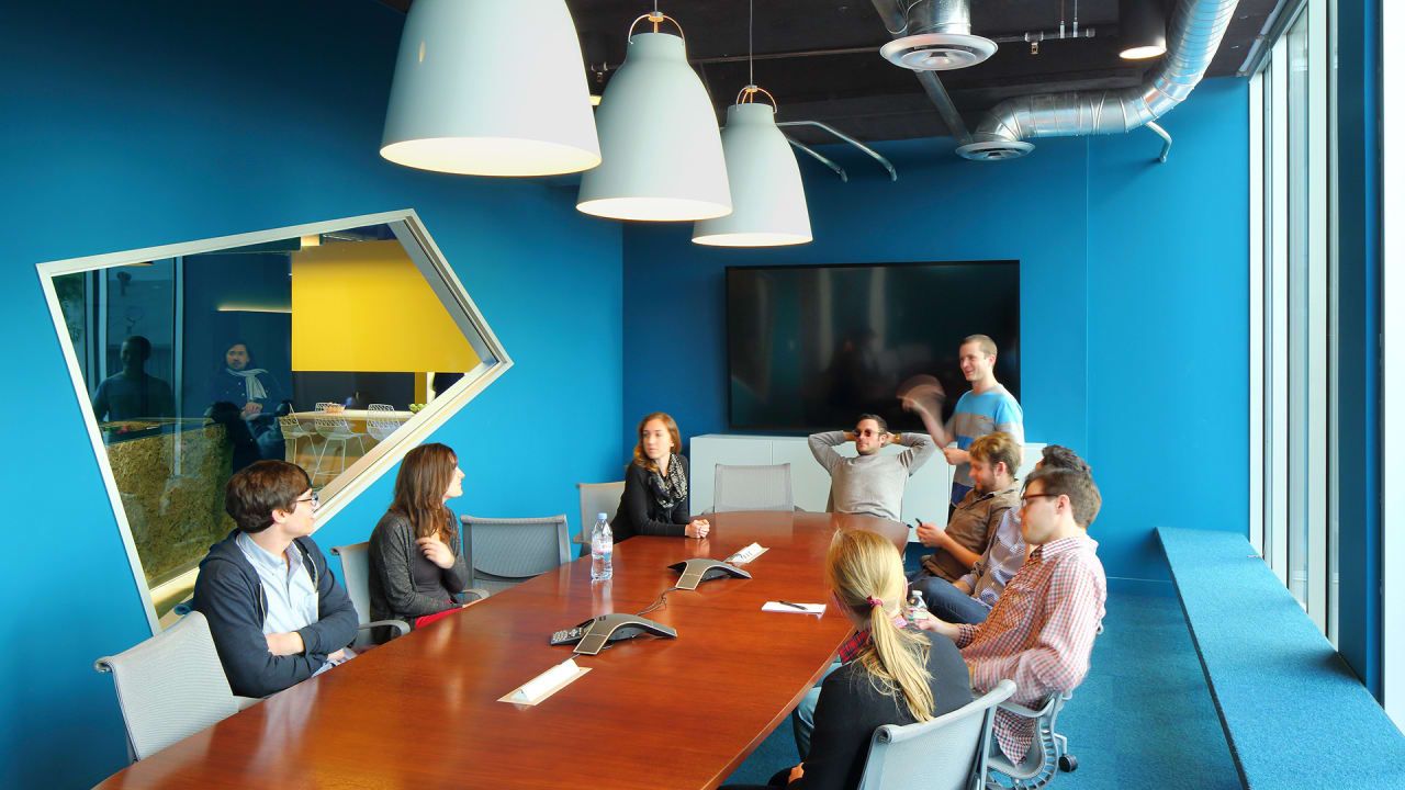 Outo psykologinen temppu, joka tekee mistä tahansa esityksestä mieleenpainuvan