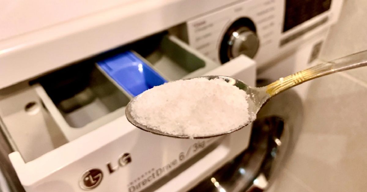 Miksi ja missä tapauksissa on järkevää laittaa karkeaa suolaa pesukoneen pesuainekomeroon?