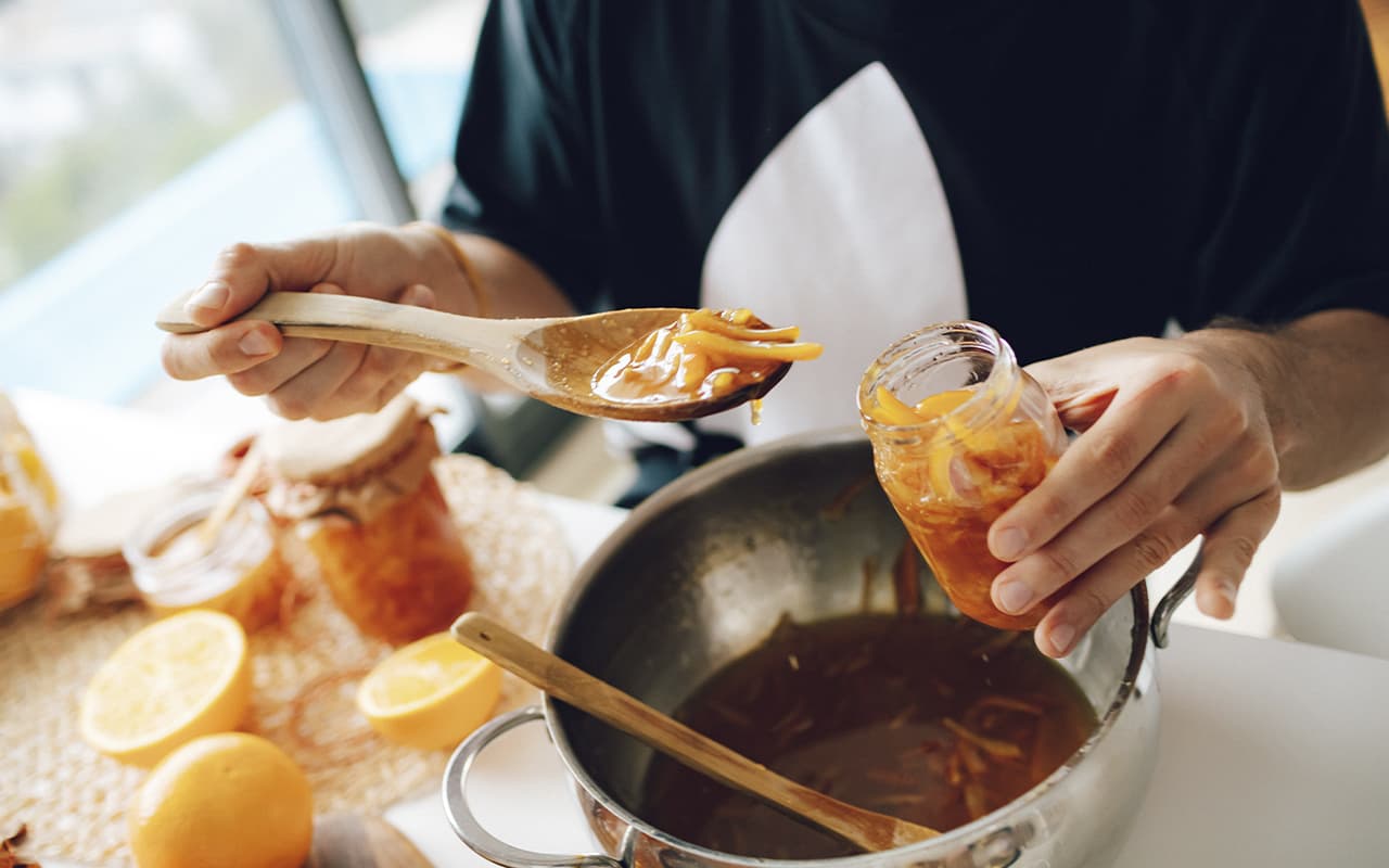 Keitä appelsiininkuoria vedessä jouluna: miksi se on suositeltavaa