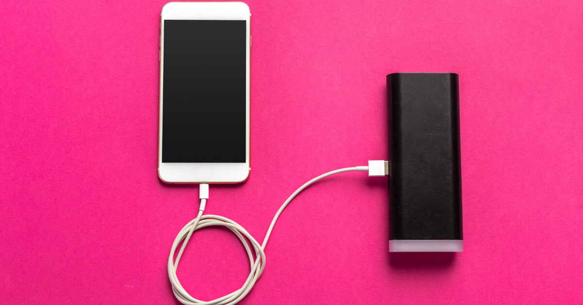 Kuinka ladata matkapuhelimen akku, jos kotona ei ole sähköä: helpoin ja turvallisin tapa