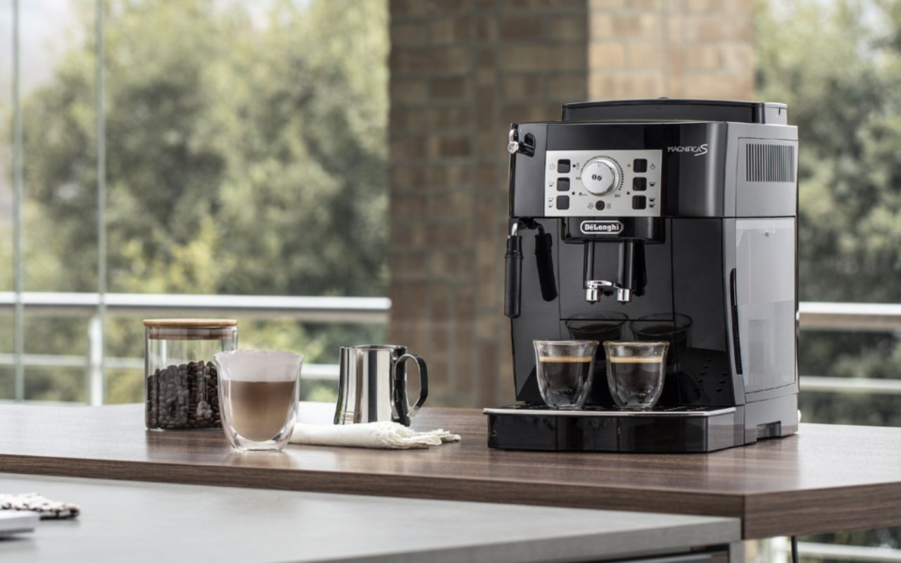 Amazon on tehnyt suuren vaikutuksen tarjoamalla ainutlaatuisen tarjouksen Delonghi-kahvinkeittimestä.