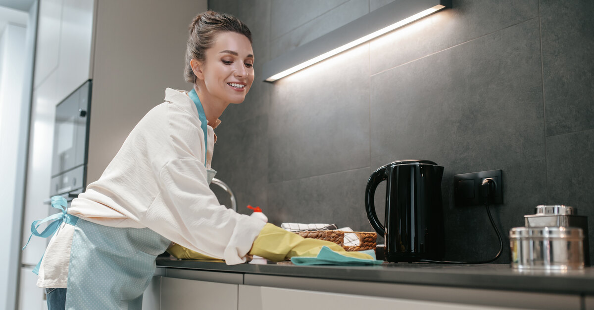 Kaapit ovat jälleen kuin uudet. Tämä yksinkertainen temppu liuottaa rasvan minuutissa.