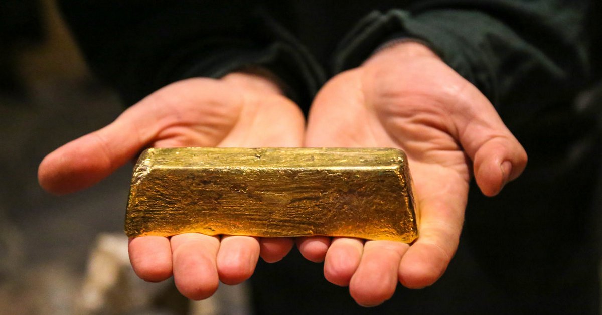 Talon omistaja löysi kultapalat kaivaessaan tulevaa uima-allasta; hän voi pitää tämän pienen aarteen itsellään.