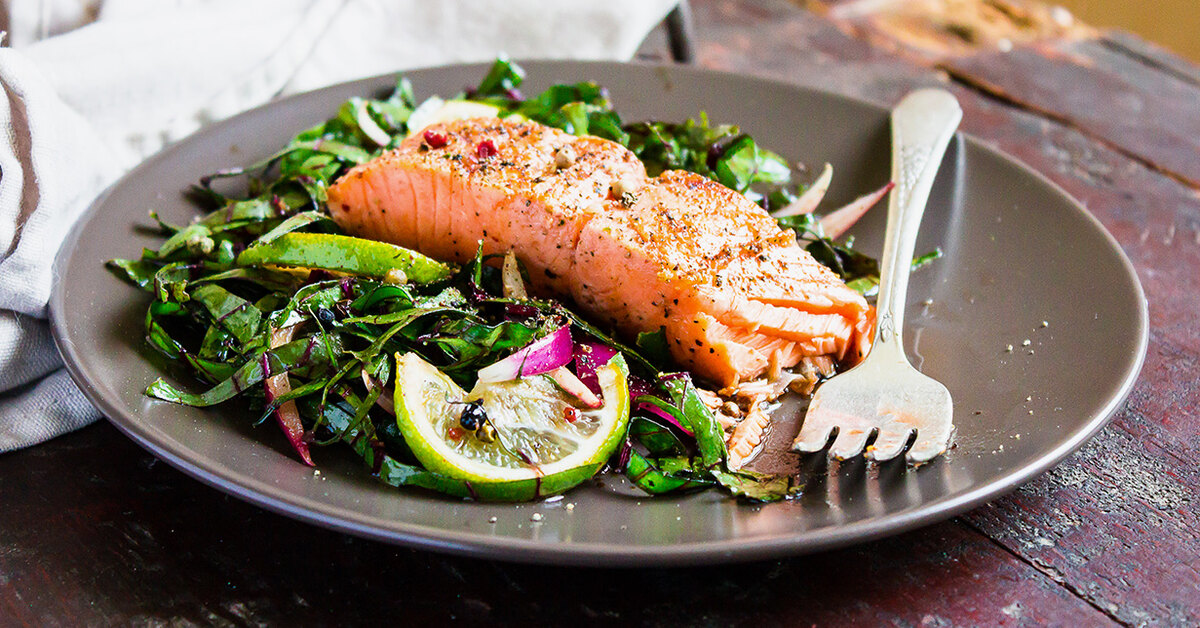 Paistettu lohi soijakastikkeella: helppo ja nopea resepti, joka sopii täydellisesti yllättämään vieraasi.