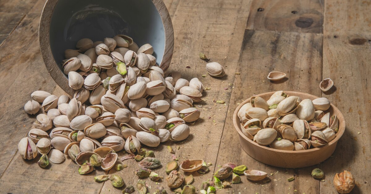 Jotkut söivät pistaasipähkinöitä usein, toiset eivät. Kolmen kuukauden kuluttua heidät testattiin.