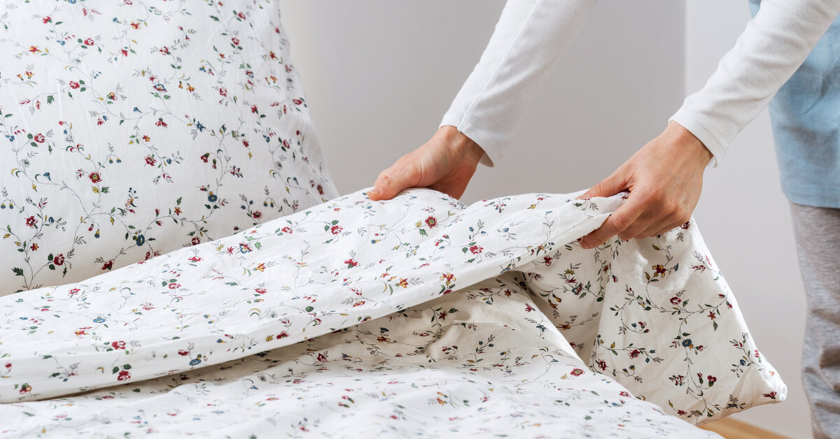 Vaihdoin valkoiset lakanani tähän uuteen trendiin: lopputulos on paljon tyylikkäämpi (eikä lainkaan tylsä).