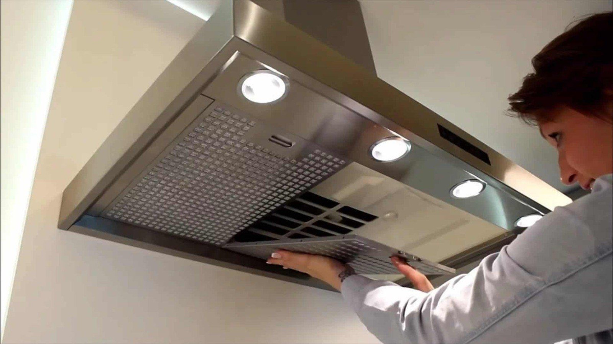 Etkö pidä liesituulettimen tuuletusaukkojen puhdistamisesta? Opi liuottamaan rasva itse!