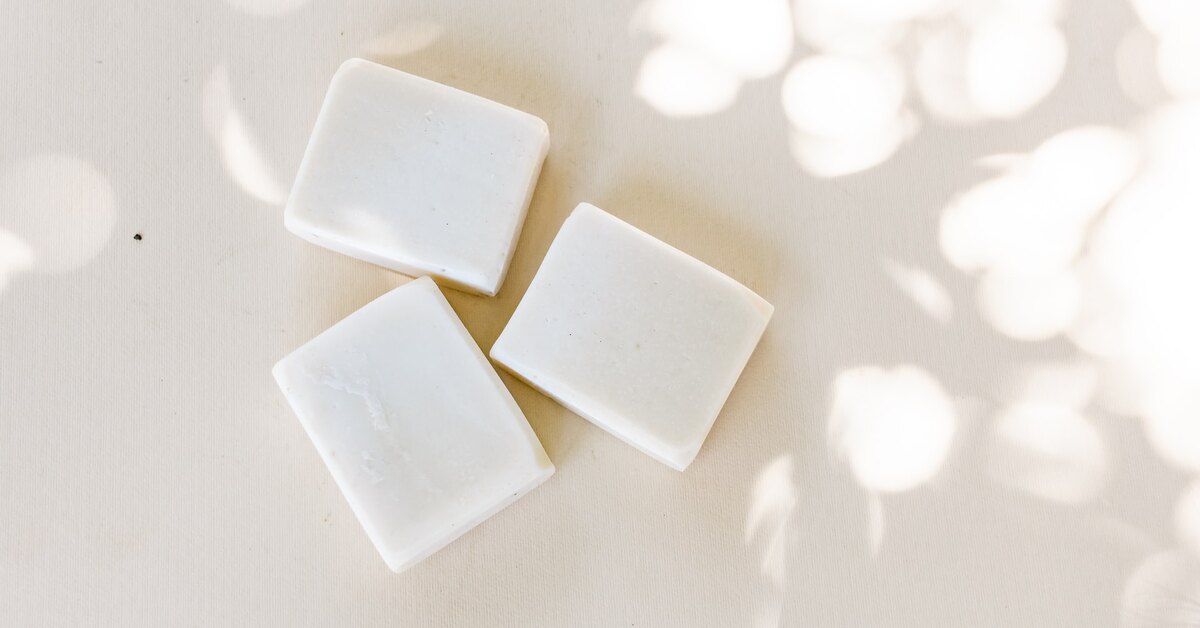 Ruokasoodan ja valkoisen saippuan sekoittaminen: miksi se on suositeltavaa ja mitä hyötyä siitä on