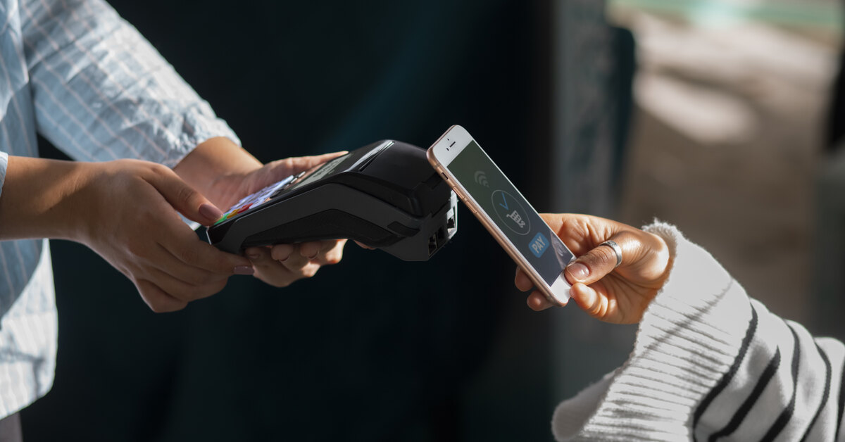 Kosketusta tai PIN-koodia ei tarvita: asiantuntijat varoittavat uudesta petosmuodosta, joka koskee kontaktittomia maksuja (ilman PIN-koodia) tekeviä henkilöitä.