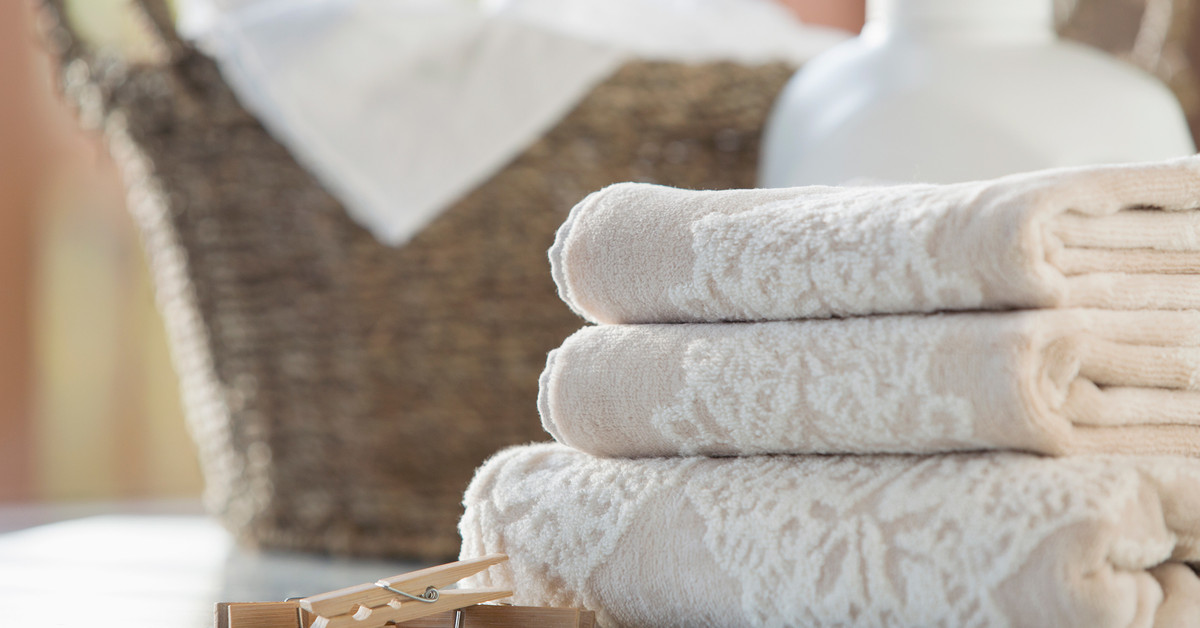 Miksi pyyhkeiden pesu lämpimässä vedessä on virhe, ja mikä on ihanteellinen lämpötila?