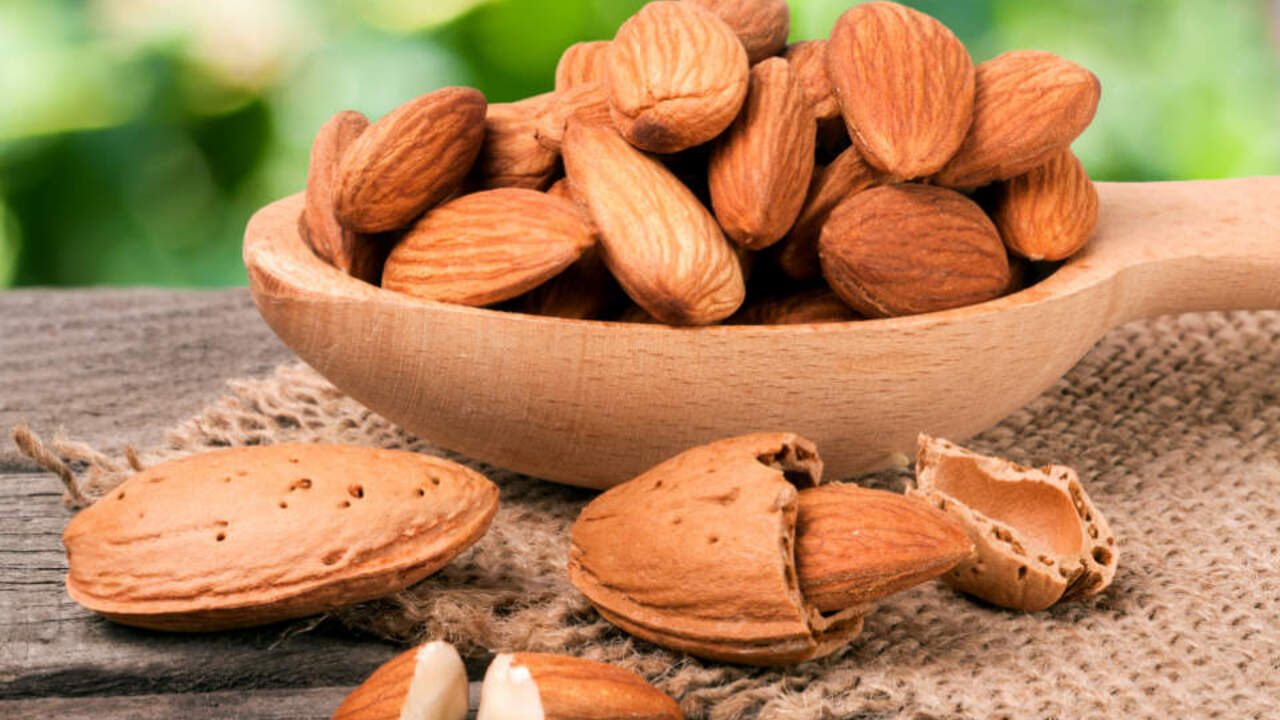 Mantelit vai pistaasipähkinät: kumpi pähkinä on terveellisempi sydämelle ja verensokerille?