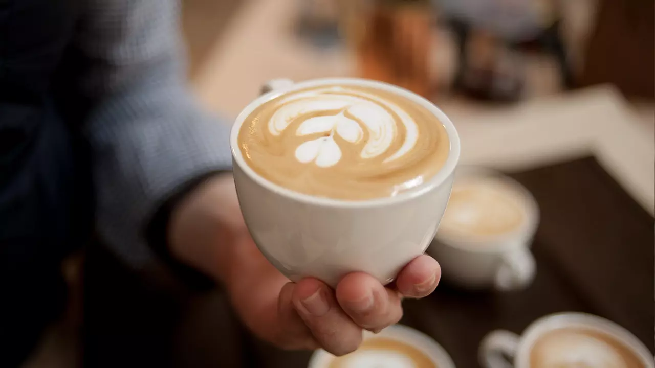 Lisää tämä aina kahviin maidon ja sokerin sijaan, ja kilot sulavat pois.