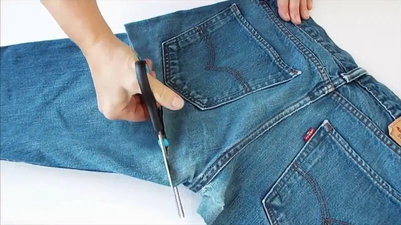 Asiantuntijoiden mukaan 8 tapaa käyttää vanhoja farkkuja kotona: ”Tämä kangas sopii erinomaisesti astioiden pesuun sen paksuuden ja tekstuurin ansiosta.”