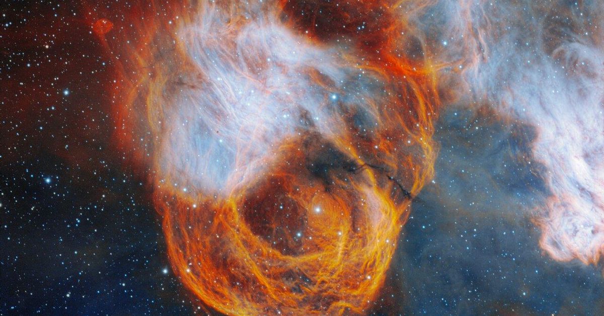 Webb-avaruusteleskoopin odottamaton löytö Suuressa Magellanin pilvessä: jäähän suljetut monimutkaiset orgaaniset molekyylit, jotka voivat muuttaa avaruuden elämän historiaa.