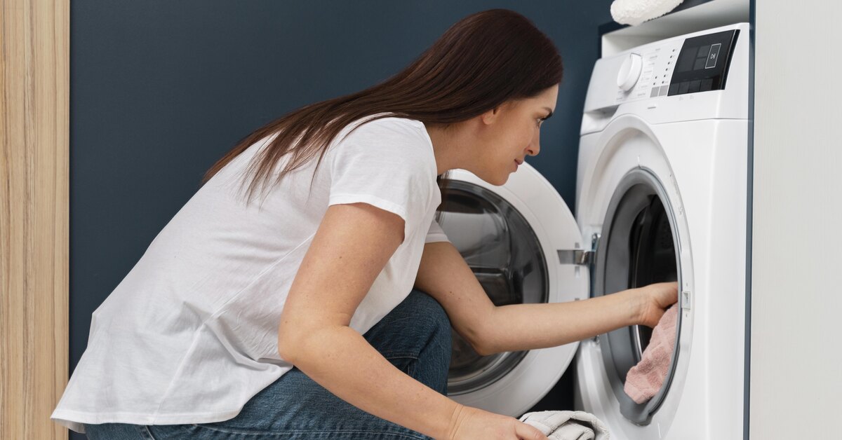 Mitä virhekoodit E1 ja E2 tarkoittavat pesukoneessasi ja miten ne voidaan korjata ilman ammattilaisen apua?