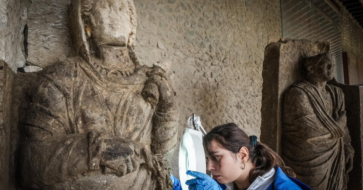 Arkeologit ovat löytäneet luonnollisen kokoisia ihmisfiguureja muinaisesta Pompejin haudasta