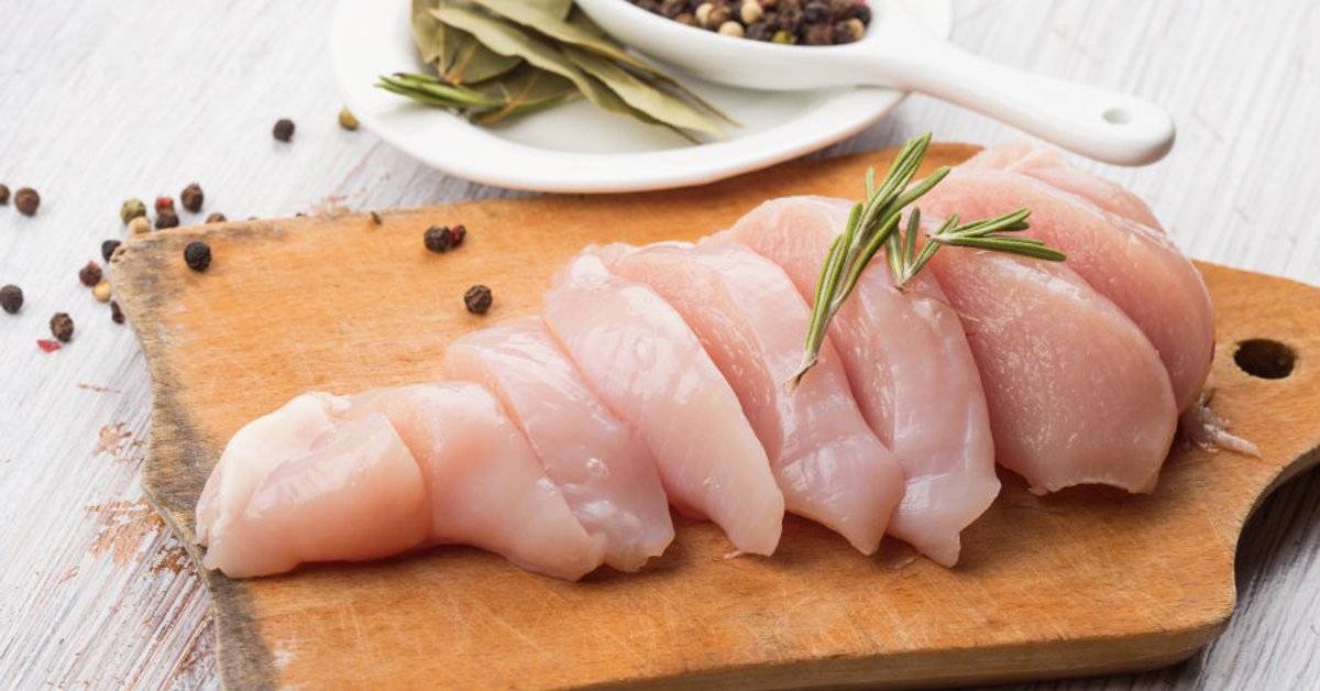 Kananugetit kermakastikkeessa ja ruusukaalissa: täydellinen syksyn ruoka