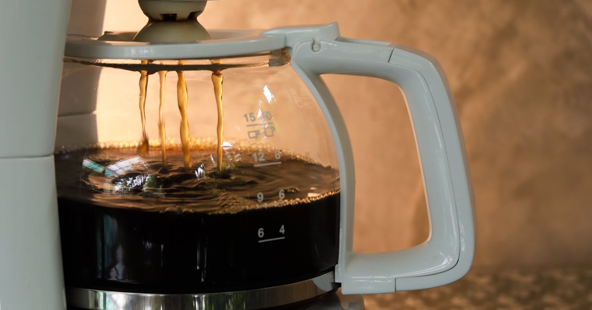 Kuinka puhdistaa sähköinen kahvinkeitin vaihe vaiheelta, jotta kahvin laatu paranee ja sen käyttöikä pitenee