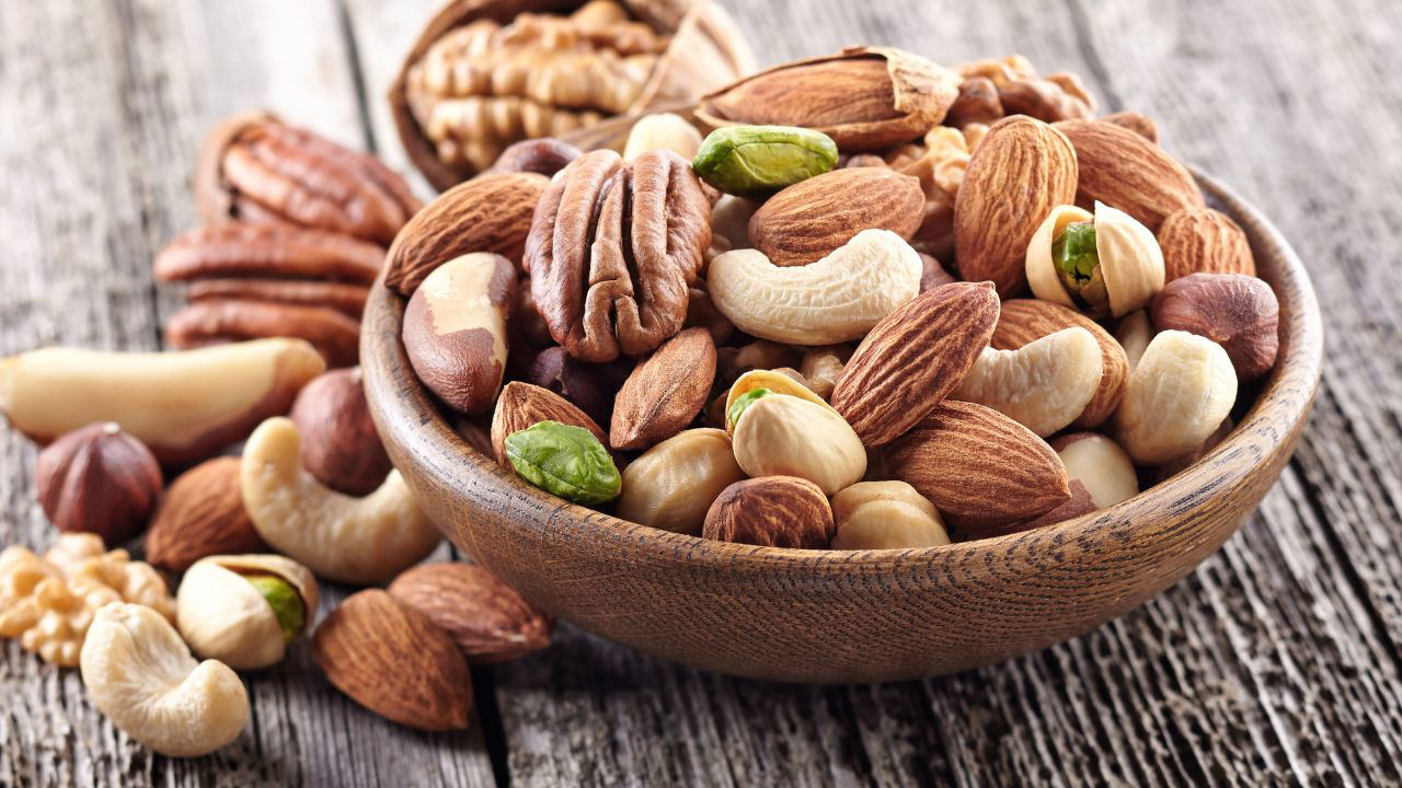 Mantelit vai pistaasipähkinät: kumpi pähkinä on terveellisempi sydämelle ja verensokerille?