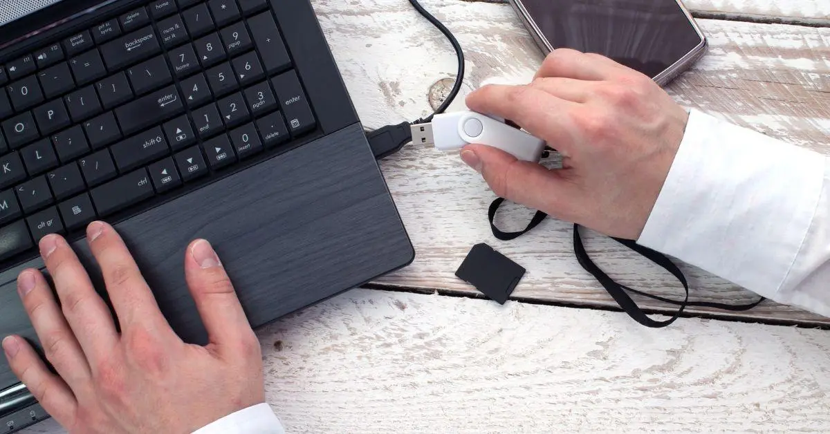 Hyvästi, USB-muistitikut ja flash-muistitikut: on syntynyt uusia tapoja tallentaa tietoa, valokuvia ja asiakirjoja.