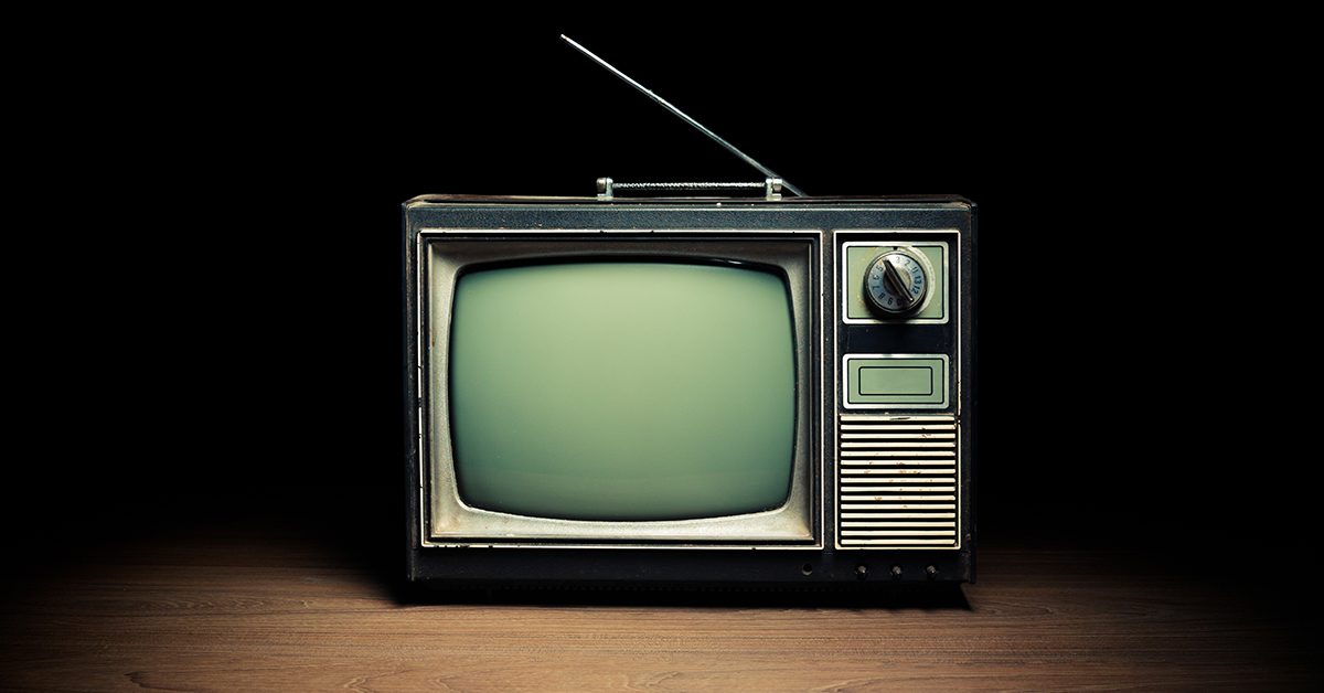 Vanhojen televisioiden uusi trendi: niitä ei enää heitetä pois, vaan ne muutetaan uusiksi kodin laitteiksi.