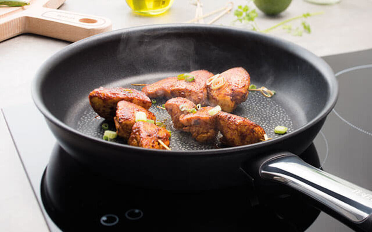 Kuinka päästä eroon paistetun ruoan hajusta kotona: ravintoloiden vinkit, jotka todella toimivat