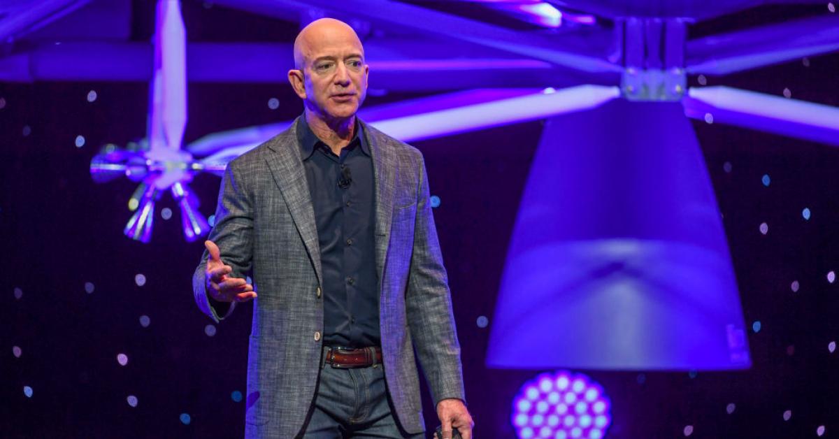 Jeff Bezos työmarkkinoiden tulevaisuudesta: ”On vain yksi työntekijätyyppi, jota tekoäly ei voi koskaan korvata.”