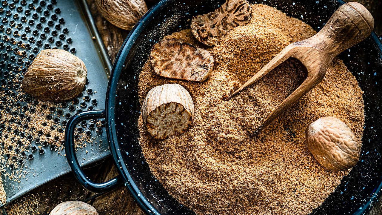 Miksi ripaus muskottipähkinää parantaa perunamuusin makua ja miten sitä käytetään oikein.