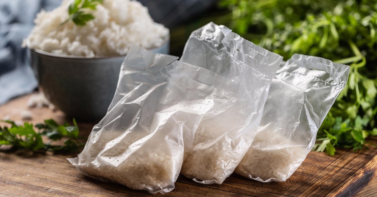 Älä heitä riisipusseja muovijätteeseen! Ota selvää, mihin ne kuuluu laittaa.