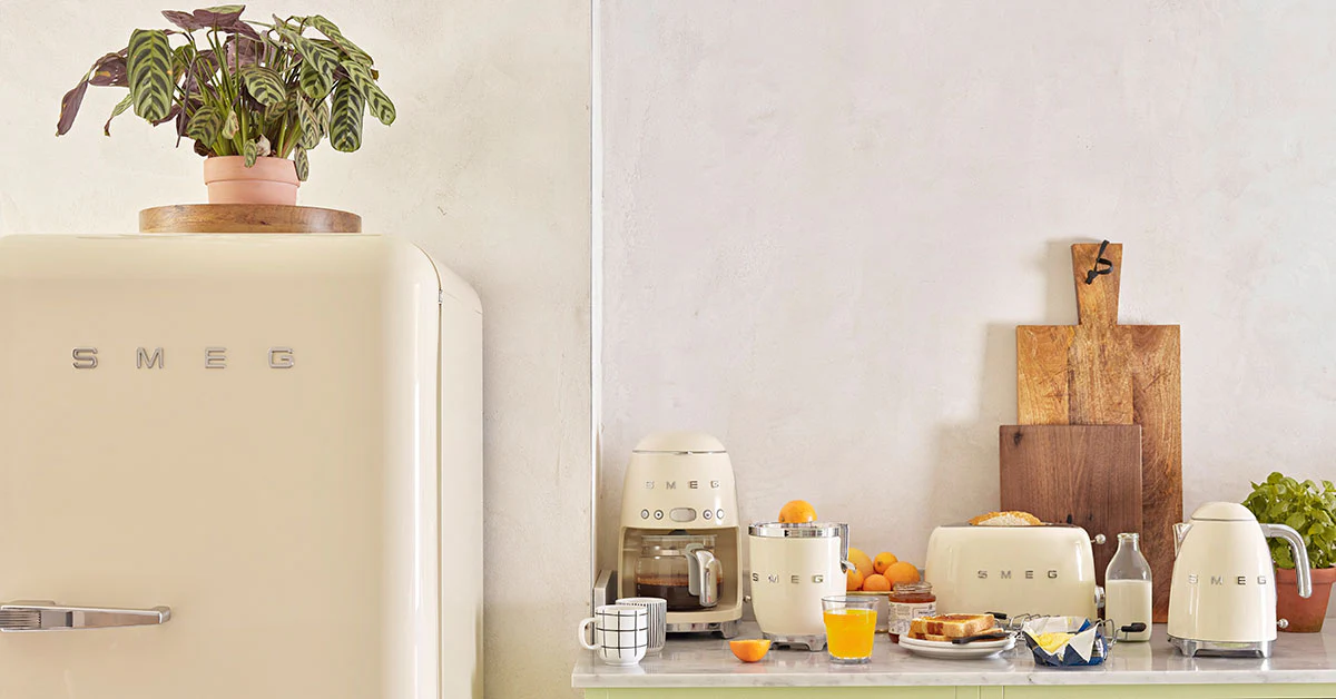 Hyvästi, ruostumattomasta teräksestä valmistetut kodinkoneet: tyylikäs ja trendikäs väri, joka lupaa uudistaa keittiöt vuonna 2026.