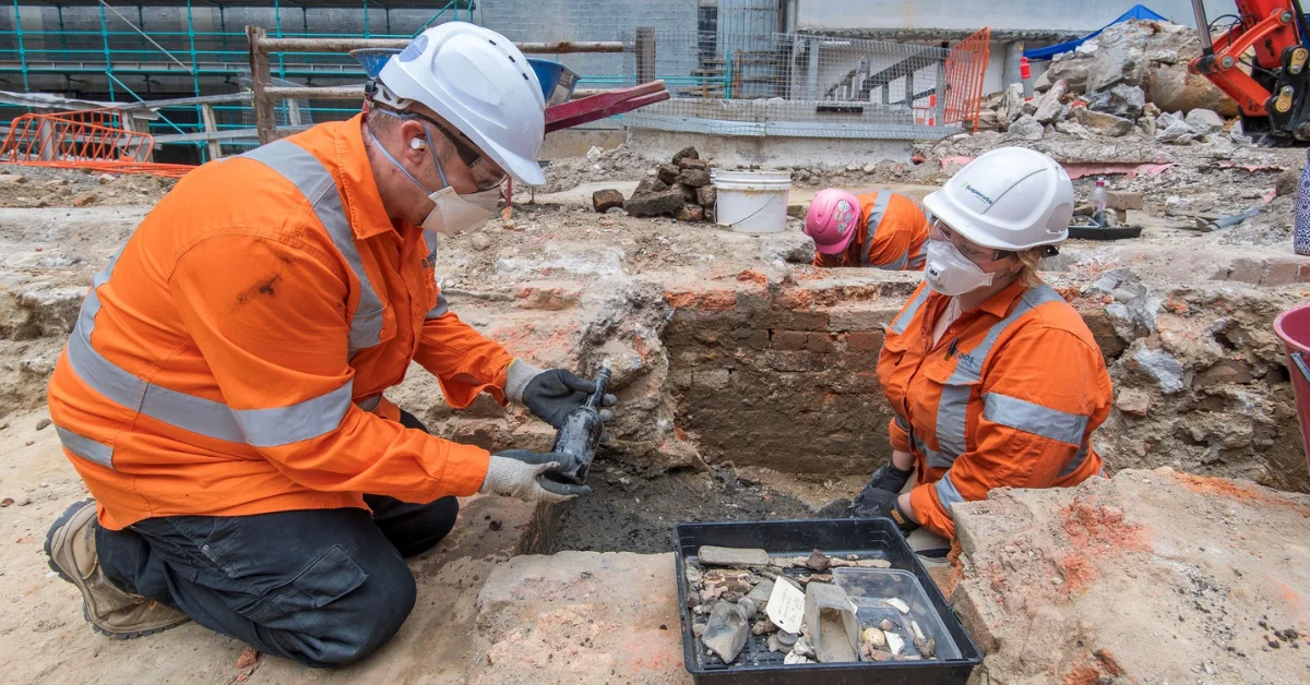 He aikoivat rakentaa sosiaalista asuntokantaa Ibizan keskustaan ja löysivät puisen Herakles-veistoksen, joka oli ollut veden alla 1700 vuotta.