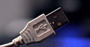 Mitä USB tarkoittaa ja miksi sen käyttö on kuulemma tullut tiensä päähän?