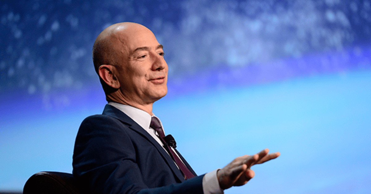 Jeff Bezos työmarkkinoiden tulevaisuudesta: ”On vain yksi työntekijätyyppi, jota tekoäly ei voi koskaan korvata.”