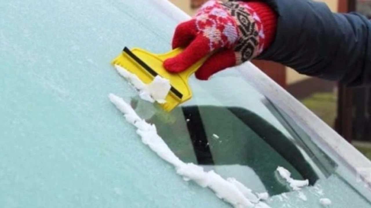 Yksinkertainen temppu 80-luvulta, jonka monet ovat unohtaneet: kuinka poistaa jää autojen lasista hetkessä